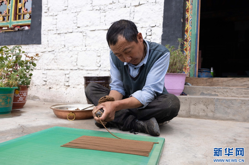 An artisan prepares traditional incense in Nyemo