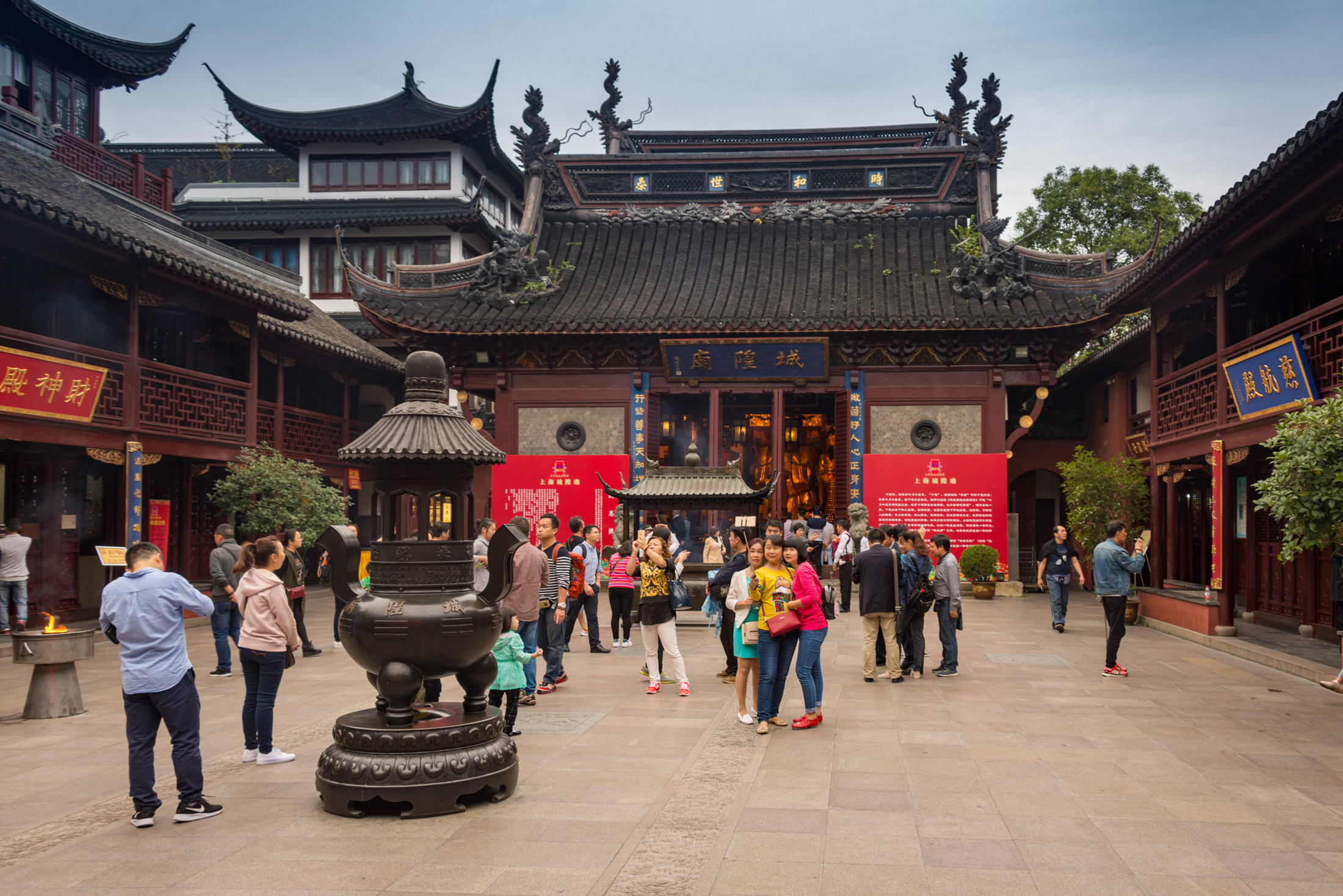 Temple landscape illustrating the tradition’s cultural setting; not a performance photograph.