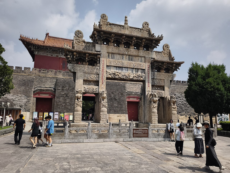 Stone archway at Dai Temple, Tai’an