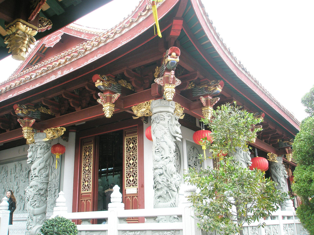 Carved columns at Kaiyuan Temple · Chaozhou