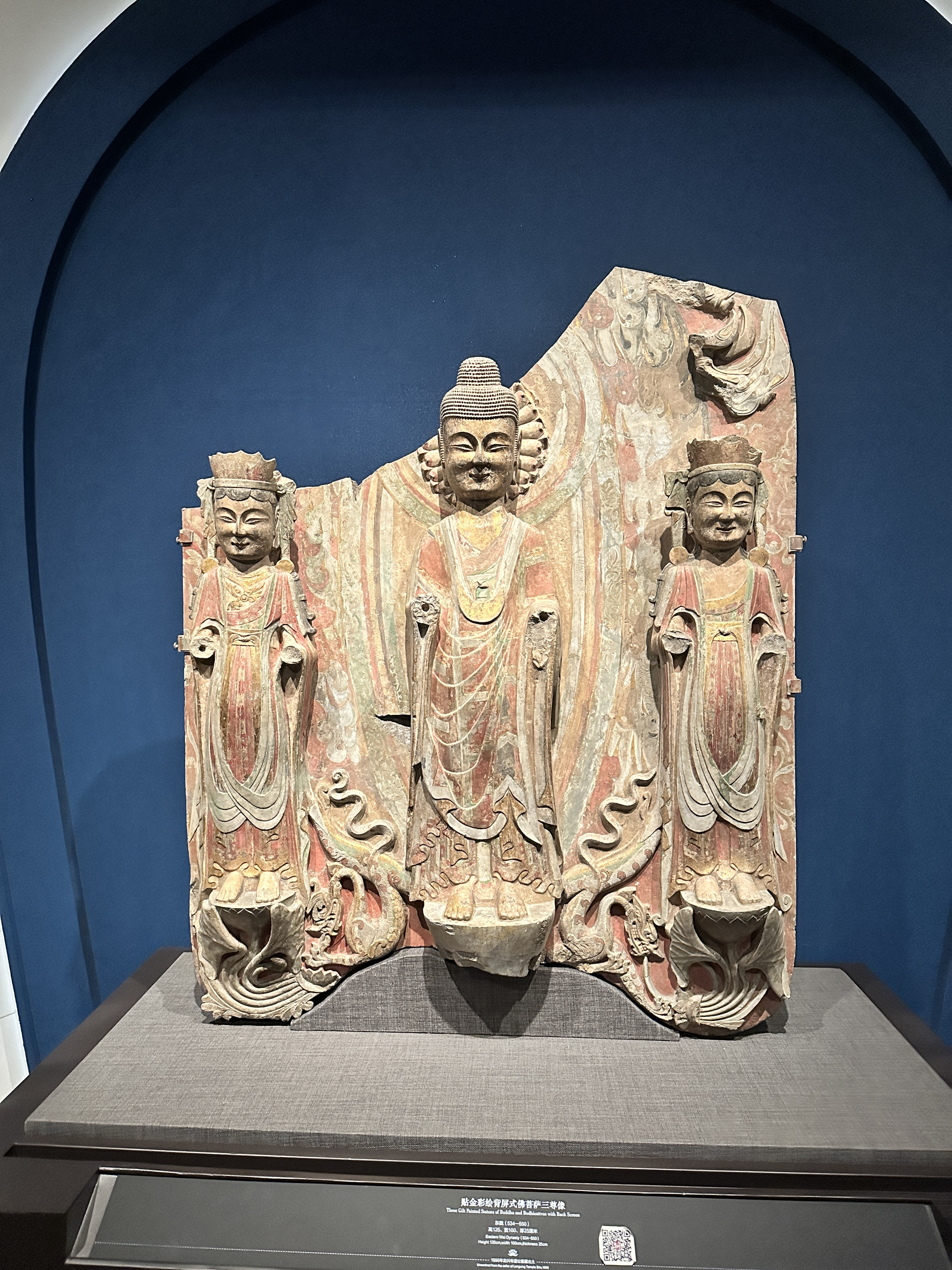 Painted Buddhist triad · Qingzhou Museum